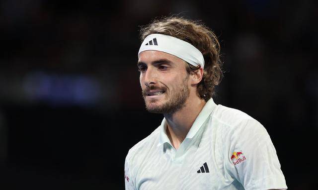 包含日本网球队绝地反击澳大利亚网球队，西西帕斯绝境逆转的词条