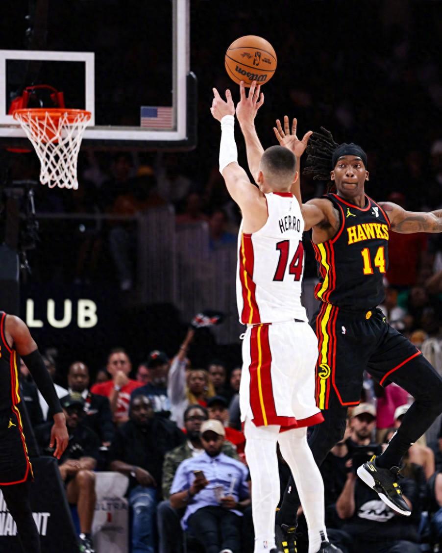 关于热火险胜灰熊，威斯布鲁克爆发神勇的信息