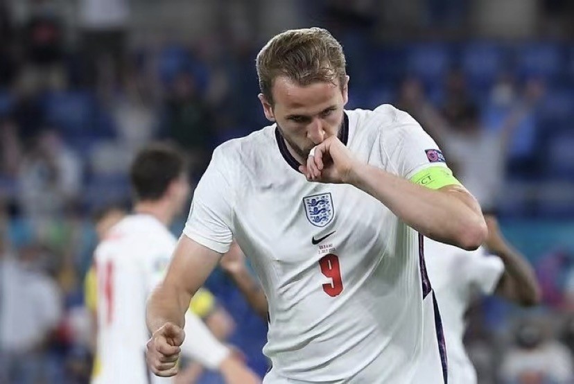 丹麦羽毛球队强势英格兰羽毛球队，辛杜完成帽子戏法