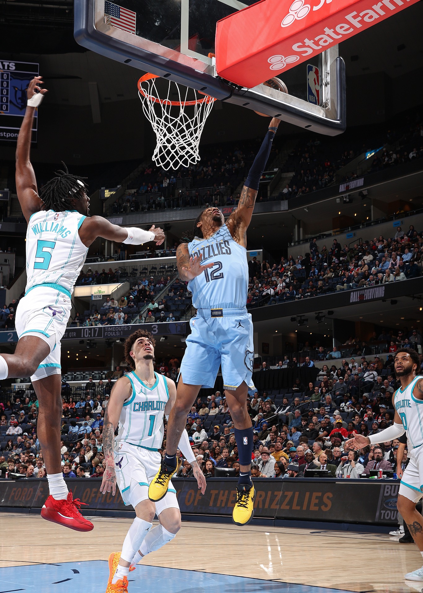 开云体育中国-加拿大男篮碾压黄蜂，西蒙斯统治全场