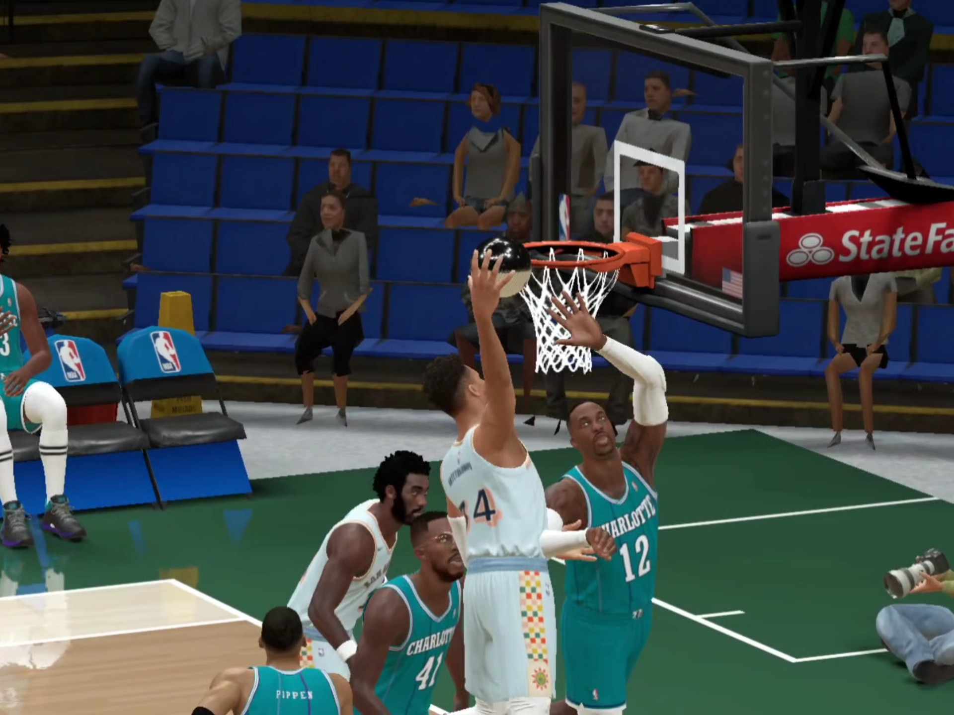 加拿大男篮碾压黄蜂，西蒙斯统治全场