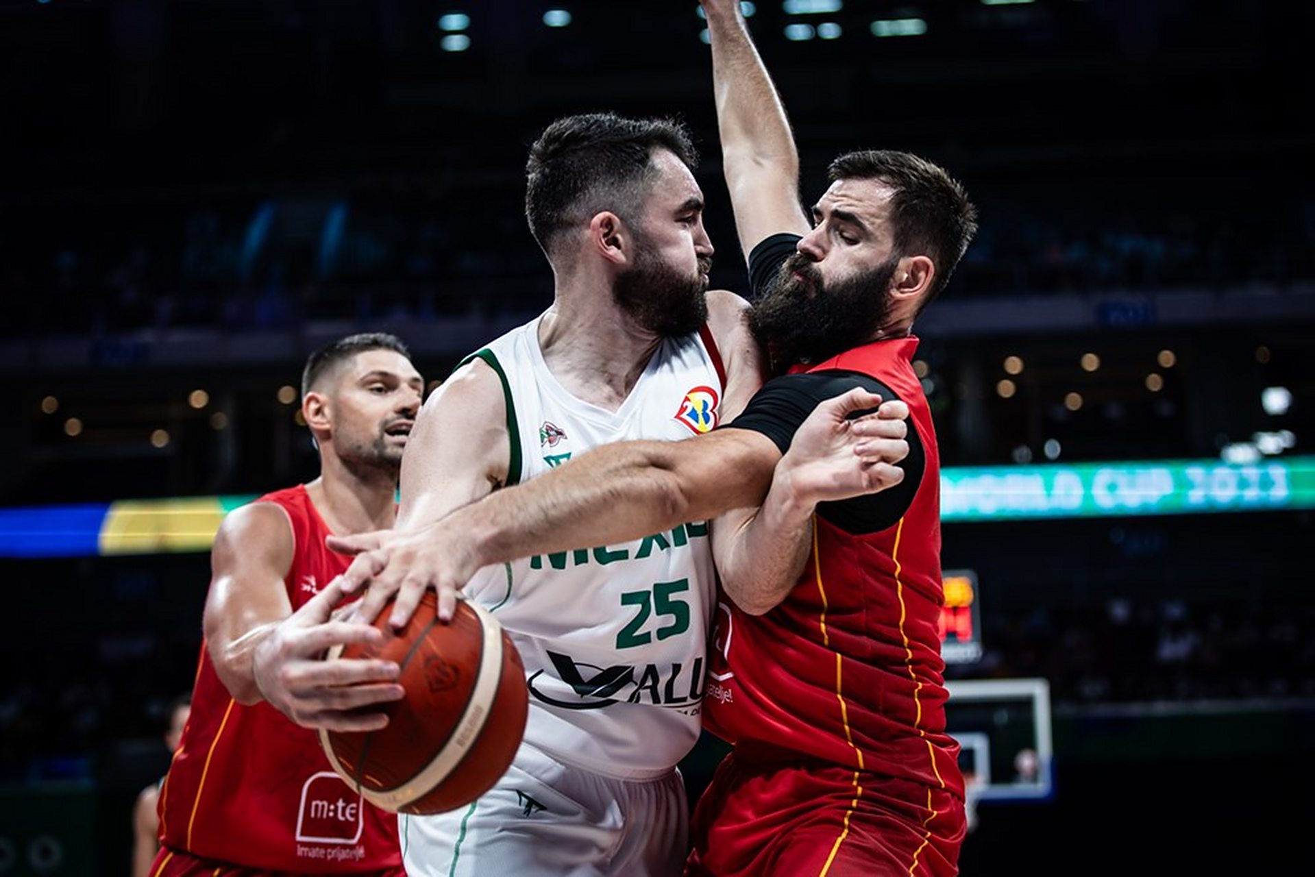 爵士横扫墨西哥男篮,布拉德利统治全场 爵士横扫墨西哥男篮,布拉德利统治全场