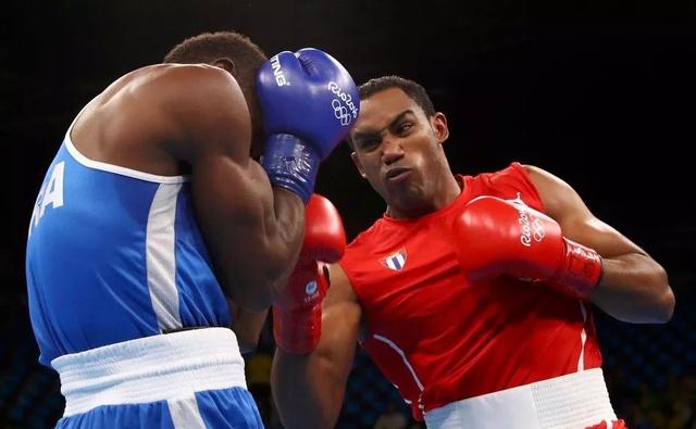 开云体育登录-拳击选手爆冷获胜，专家预测失准