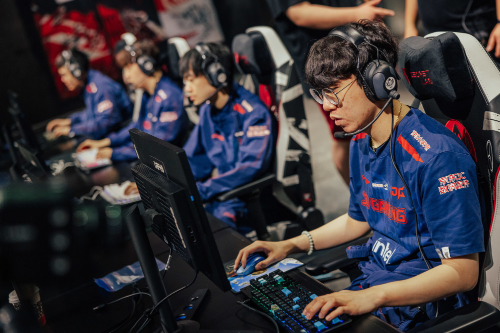 开云体育-LPL赛事精彩瞬间盘点，年度回顾震撼登场