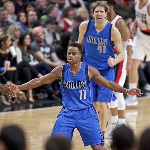 尼克斯翻盘独行侠，周琦统治全场