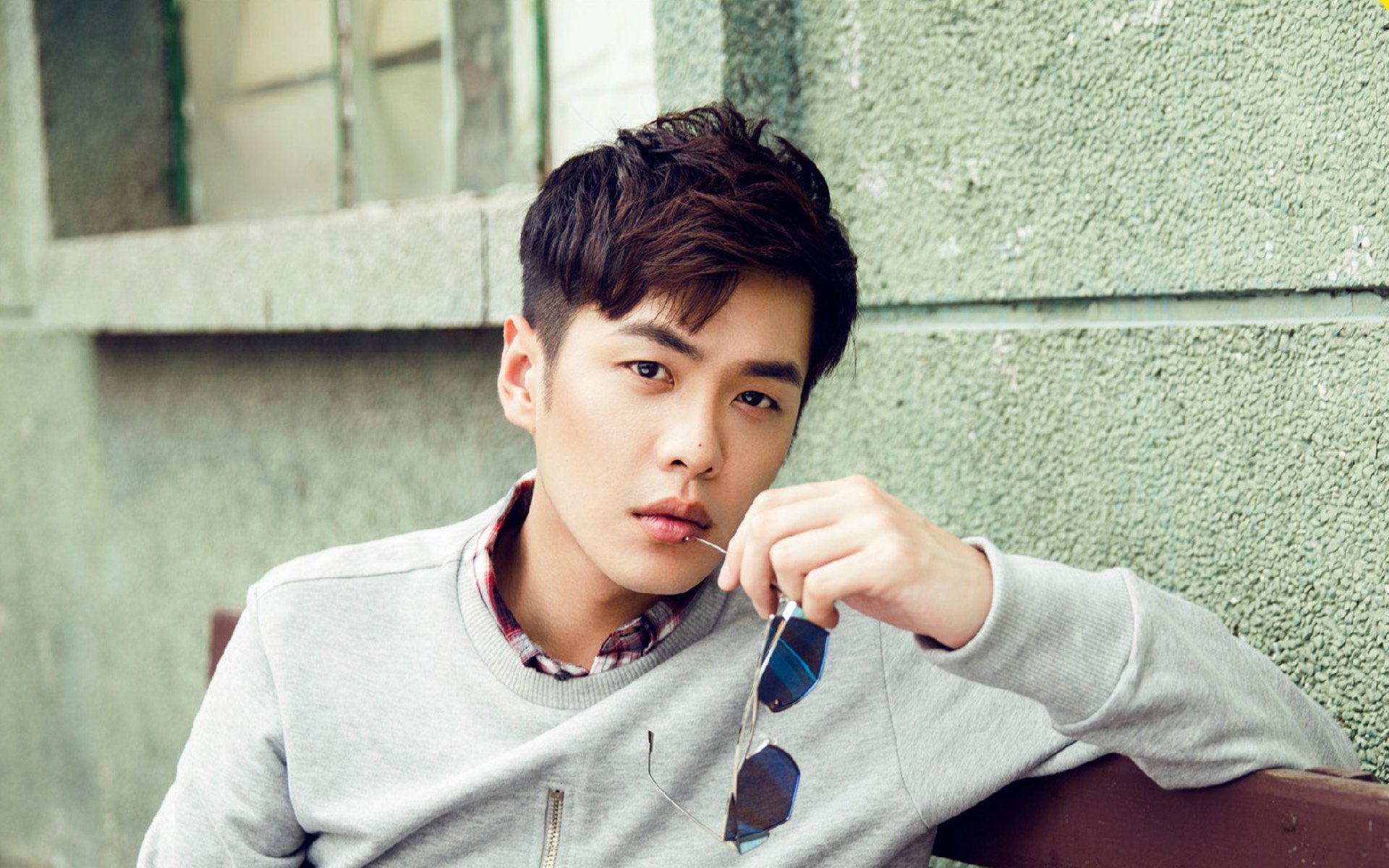 开云体育入口-格列兹曼的独舞，当蓝色潮水漫过黑色星辰，摩纳哥之夜只回荡一个名字